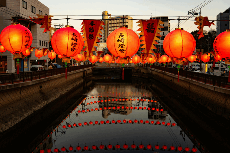 灯火里的节日——团圆与喜庆的记忆